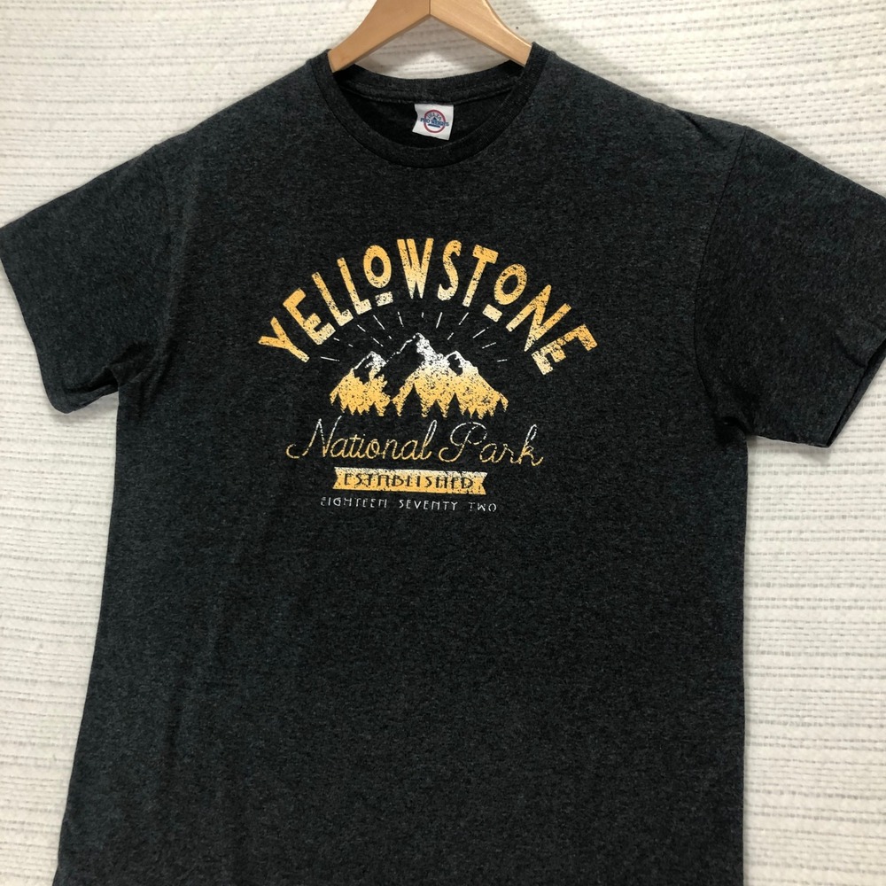 Yellowstone National‎ Park T-Shirt Souvenir Graphic Tee Heather Gray Size Large